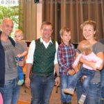 Bei der Auslosung der Gewinner der Kindertombola
