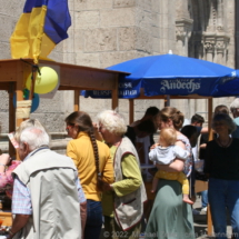 Großer Andrang am Stand mit ukrainischen Spezialitäten.