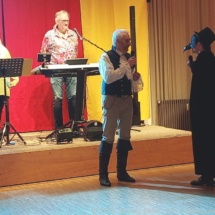 Pfarrfasching 2023: Begrüßung durch Klaus Bachhuber, Kirchenpfleger, und Michael Zeller, Vorsitzender des Pfarrgemeinderates.