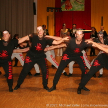 Pfarrfasching 2023: Garde des Faschingsclub München-Neuhausen.