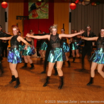 Pfarrfasching 2023: Garde des Faschingsclub München-Neuhausen.