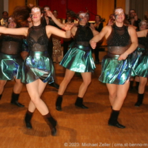 Pfarrfasching 2023: Garde des Faschingsclub München-Neuhausen.