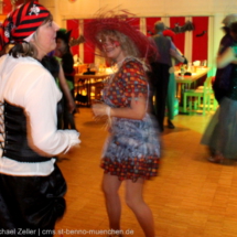 2024-pfarrfasching-5 Pfarrfasching 2024: Blick auf die Tanzfläche.