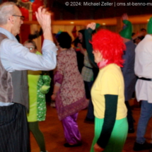 2024-pfarrfasching-7 Pfarrfasching 2024: Blick auf die Tanzfläche.